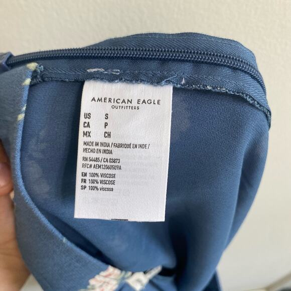 American Eagle Floral Mini Skirt - Size Small - Trendy & Chic - Picture 9 of 9